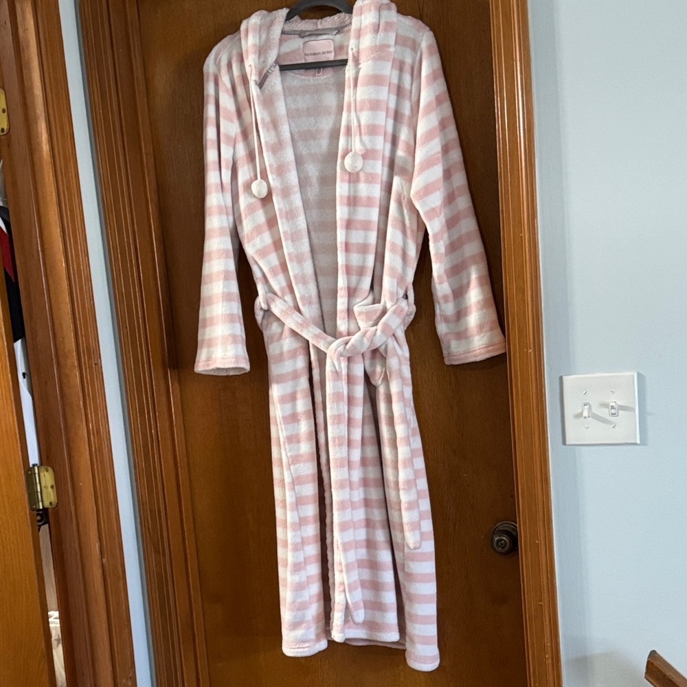 Victoria's Secret Pink and White hooded robe